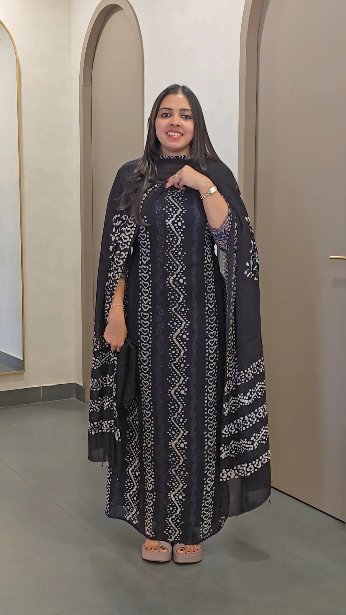 Georgette Salwarsuit with Batik Print - SC 10803