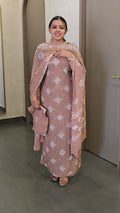 Georgette Salwarsuit with Batik print