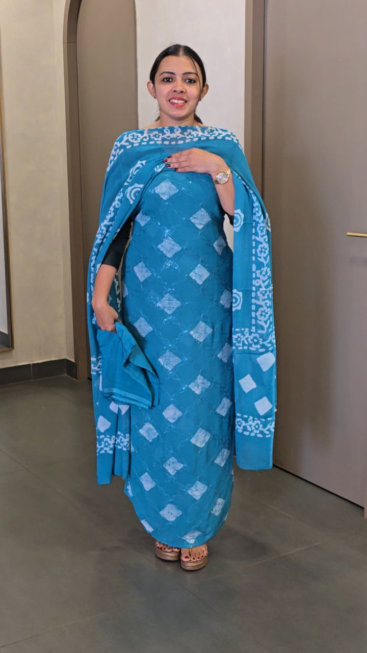 Georgette Salwarsuit with Batik print